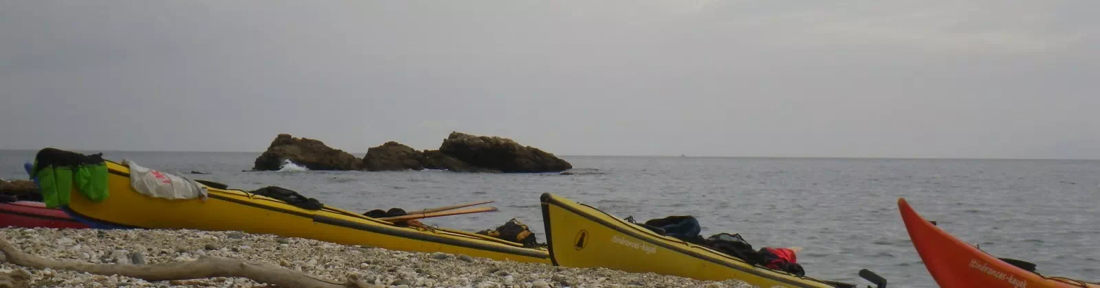 Elbe kayaks sur la plage