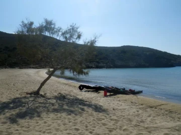 plage de sable à Milos