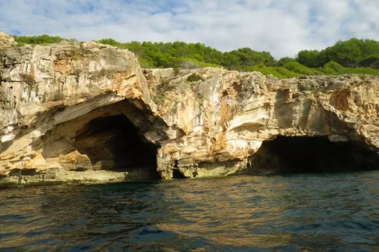 grottes vue du kayak, Minorque