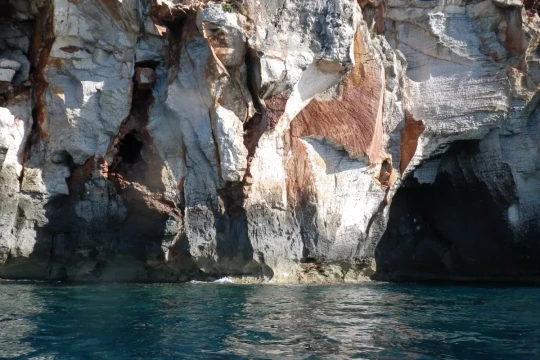 Minorque, grottes en kayak de mer