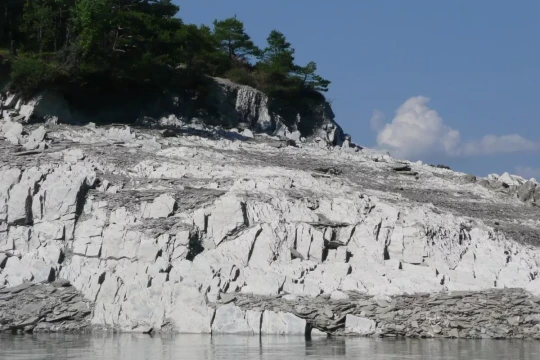 berge, lac de Serre-Ponçon